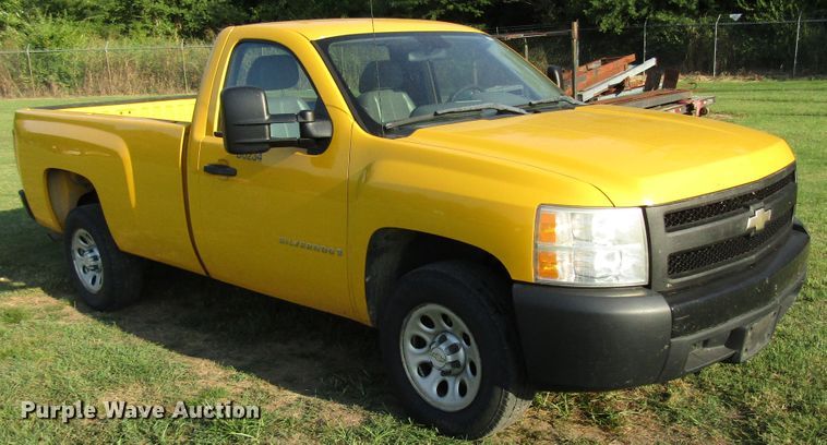 image for item DG8214 2007 Chevrolet Silverado 1500 pickup truck