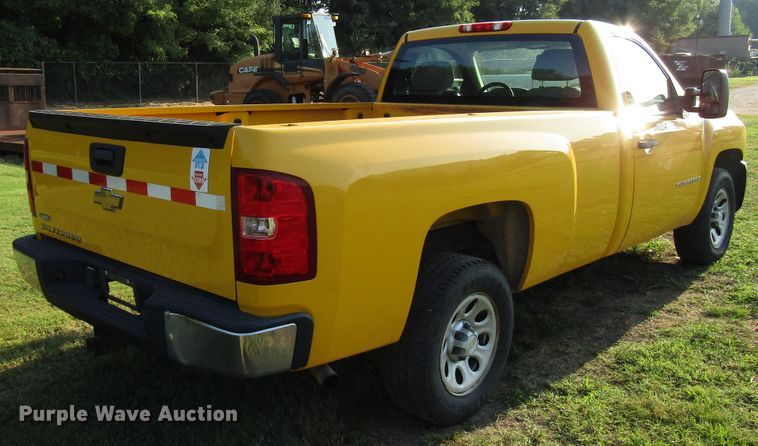 image for item DG8214 2007 Chevrolet Silverado 1500 pickup truck