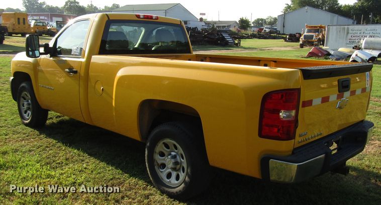 image for item DG8214 2007 Chevrolet Silverado 1500 pickup truck