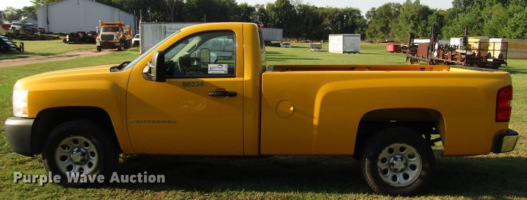 image for item DG8214 2007 Chevrolet Silverado 1500 pickup truck
