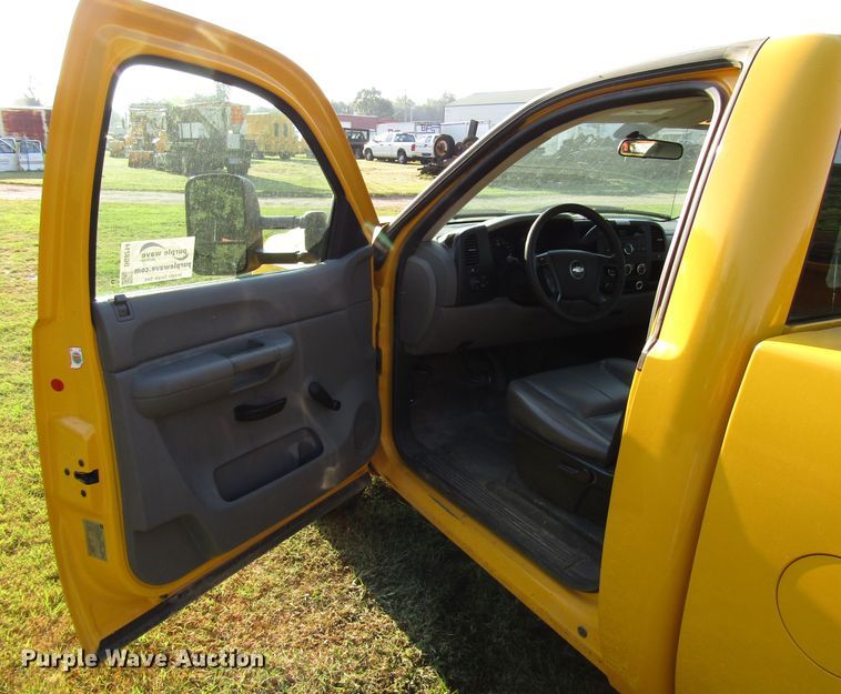 image for item DG8214 2007 Chevrolet Silverado 1500 pickup truck