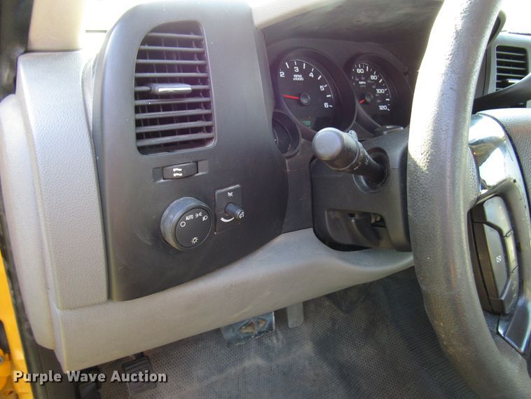 image for item DG8214 2007 Chevrolet Silverado 1500 pickup truck