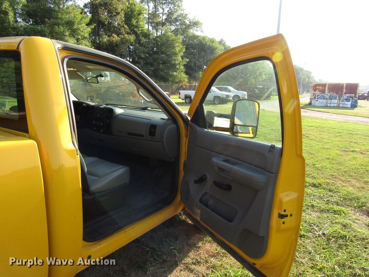 image for item DG8214 2007 Chevrolet Silverado 1500 pickup truck