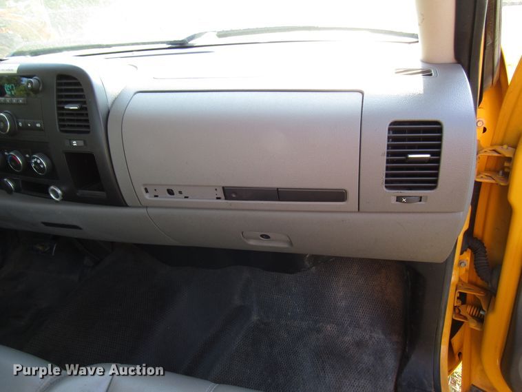 image for item DG8214 2007 Chevrolet Silverado 1500 pickup truck