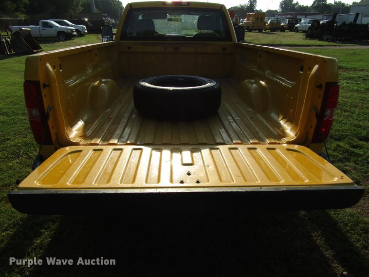 image for item DG8214 2007 Chevrolet Silverado 1500 pickup truck