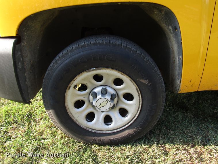 image for item DG8214 2007 Chevrolet Silverado 1500 pickup truck