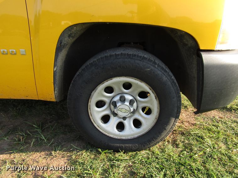 image for item DG8214 2007 Chevrolet Silverado 1500 pickup truck