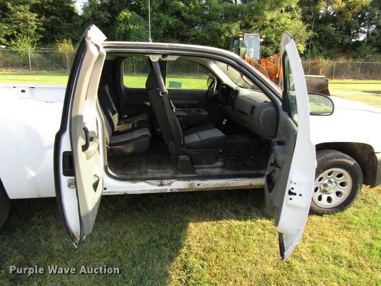 image for item DG8215 2008 Chevrolet Silverado 1500 Ext. Cab pickup truck
