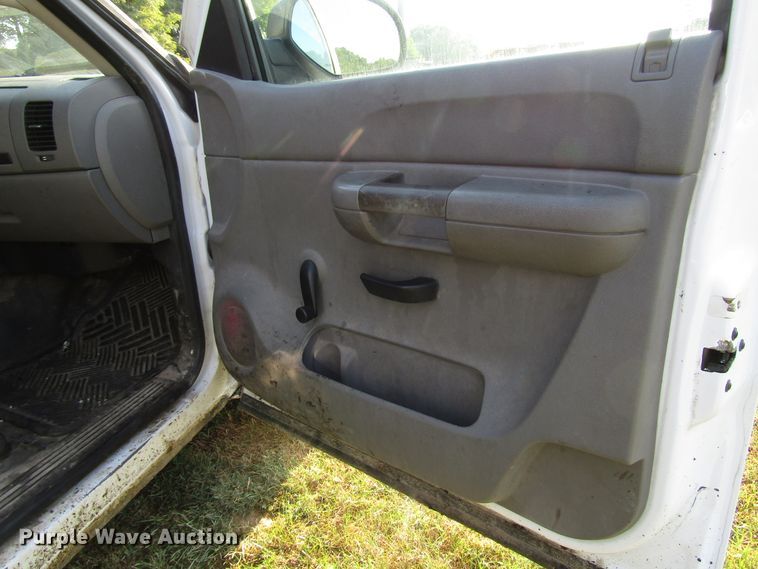 image for item DG8215 2008 Chevrolet Silverado 1500 Ext. Cab pickup truck