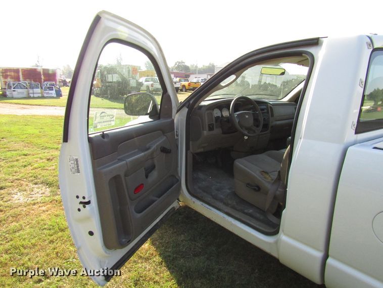 image for item DG8217 2004 Dodge Ram 1500 pickup truck