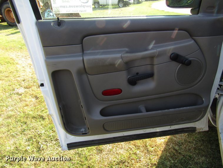 image for item DG8217 2004 Dodge Ram 1500 pickup truck