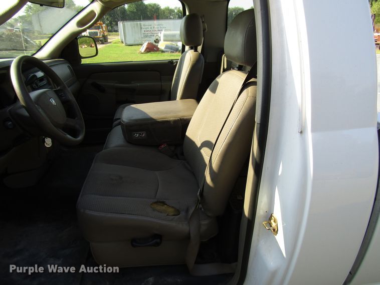 image for item DG8217 2004 Dodge Ram 1500 pickup truck