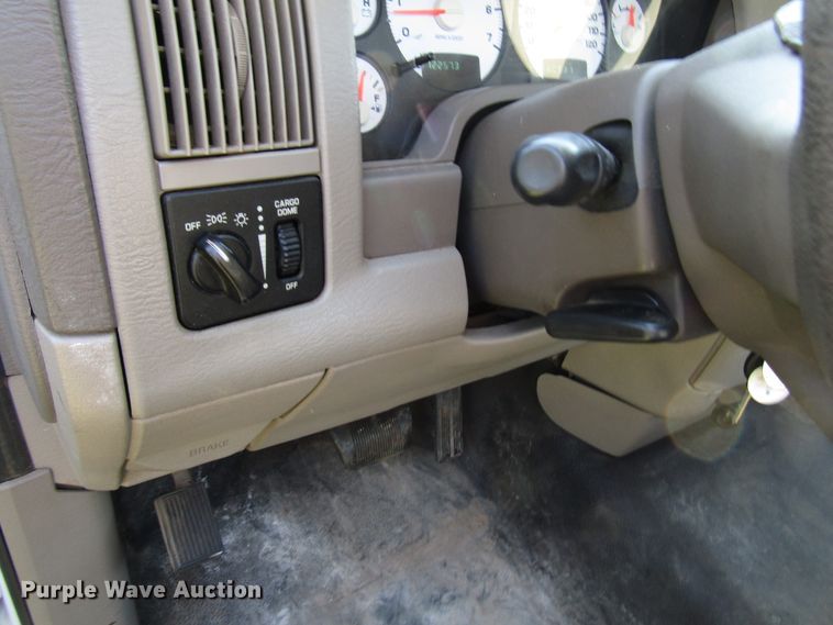 image for item DG8217 2004 Dodge Ram 1500 pickup truck