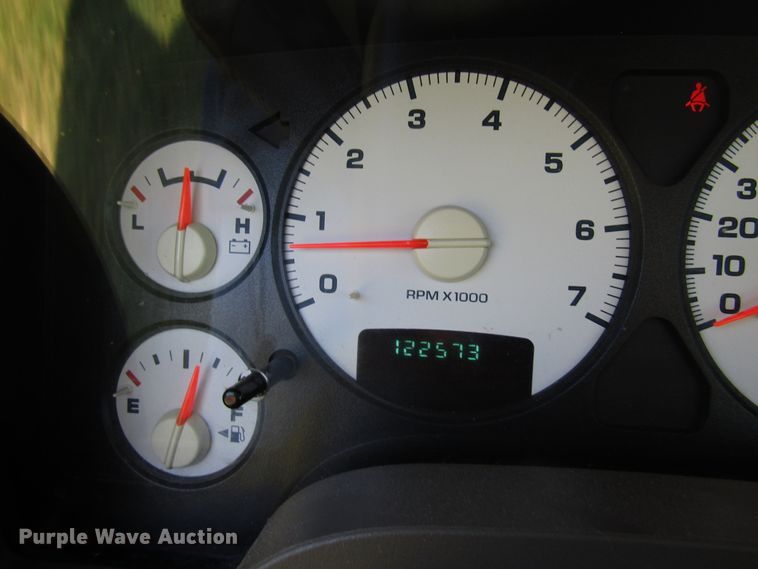 image for item DG8217 2004 Dodge Ram 1500 pickup truck