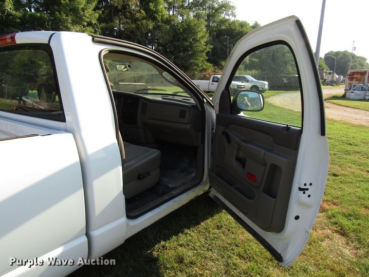 image for item DG8217 2004 Dodge Ram 1500 pickup truck