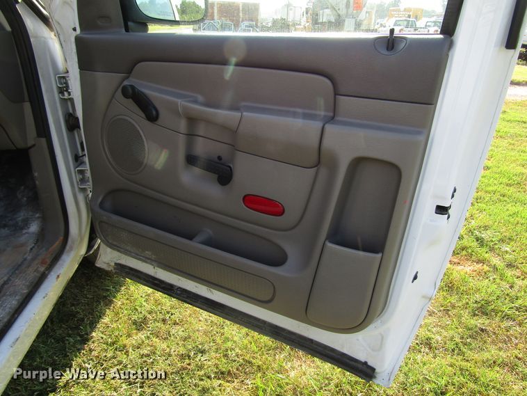 image for item DG8217 2004 Dodge Ram 1500 pickup truck