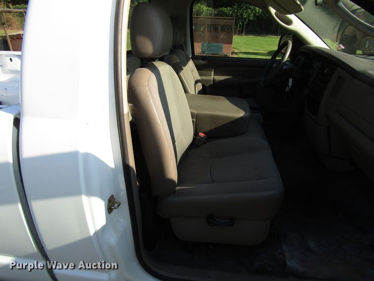 image for item DG8217 2004 Dodge Ram 1500 pickup truck