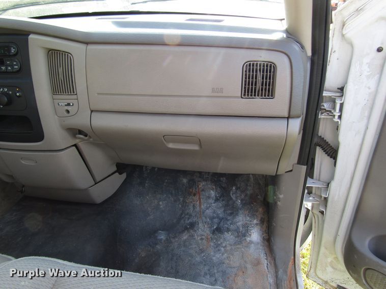 image for item DG8217 2004 Dodge Ram 1500 pickup truck