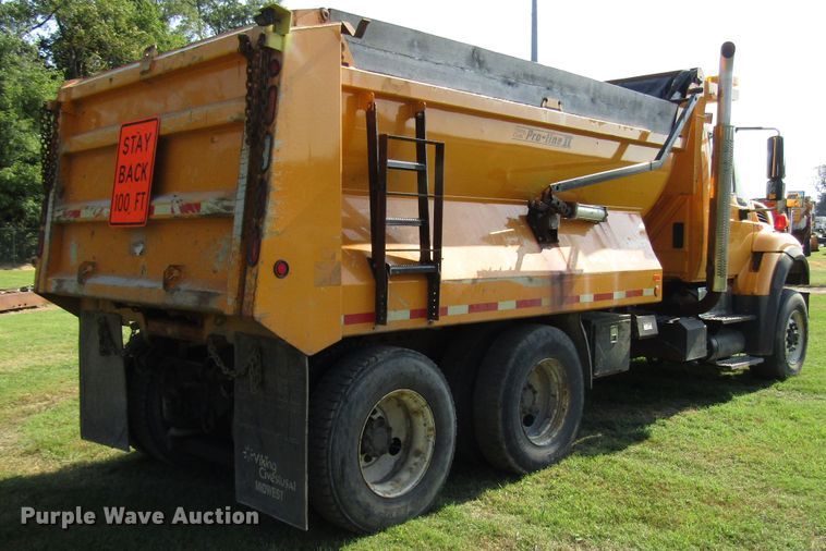 image for item DG8222 2008 International 7600 dump truck