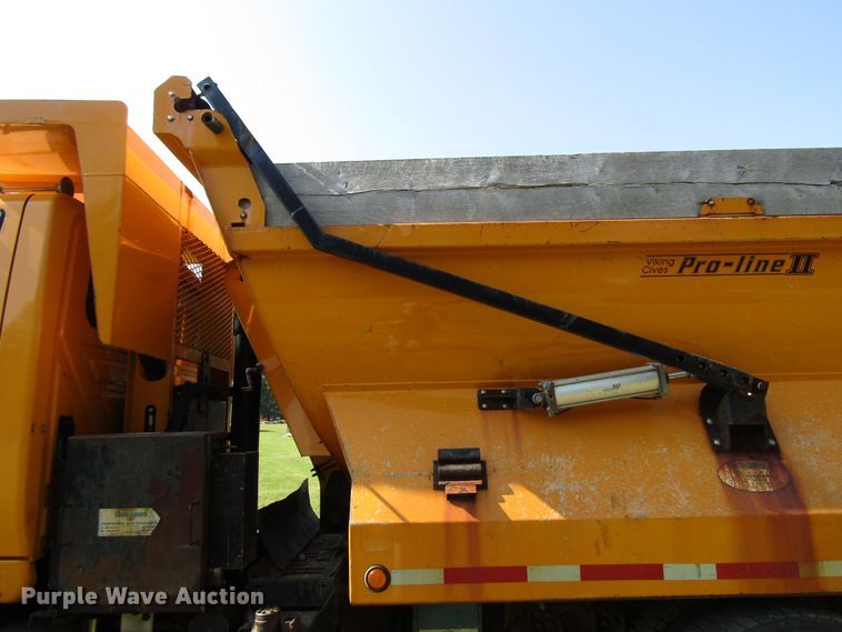 image for item DG8222 2008 International 7600 dump truck