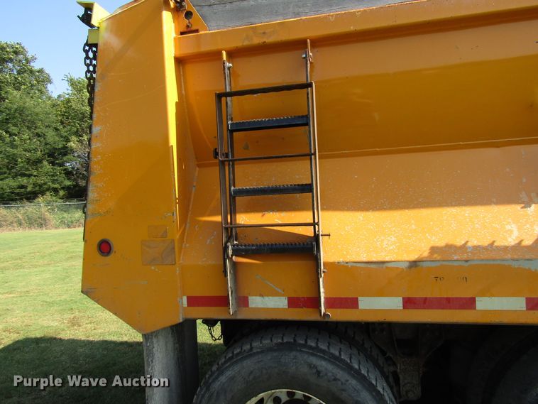 image for item DG8222 2008 International 7600 dump truck