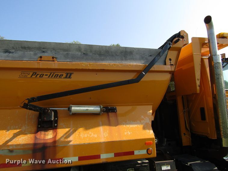 image for item DG8222 2008 International 7600 dump truck