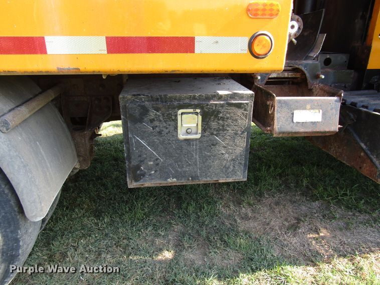 image for item DG8222 2008 International 7600 dump truck