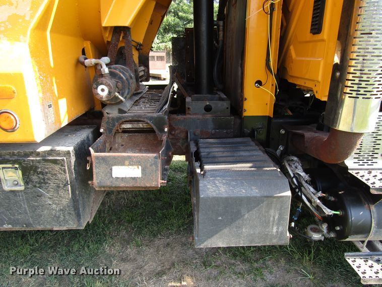 image for item DG8222 2008 International 7600 dump truck