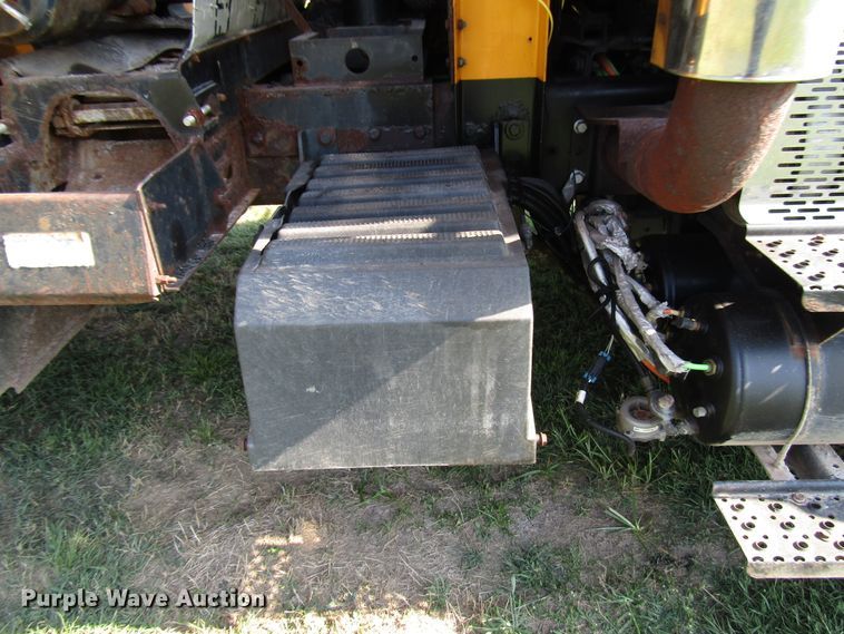 image for item DG8222 2008 International 7600 dump truck