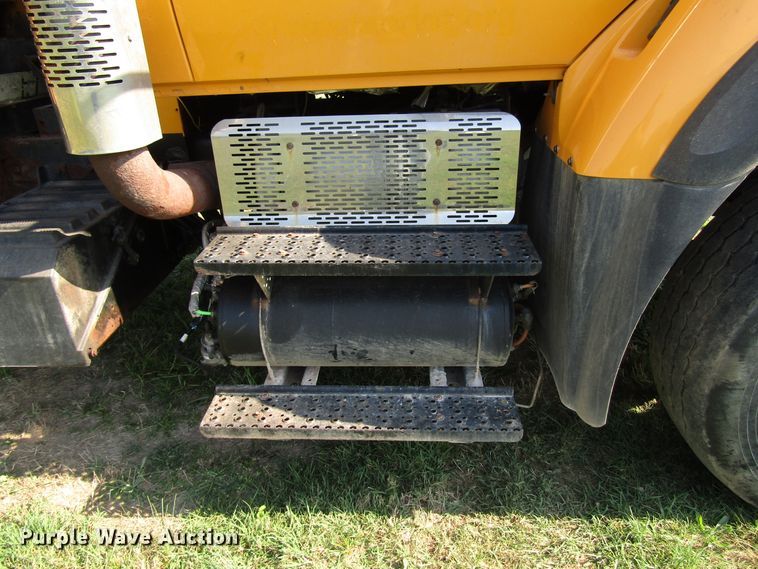 image for item DG8222 2008 International 7600 dump truck