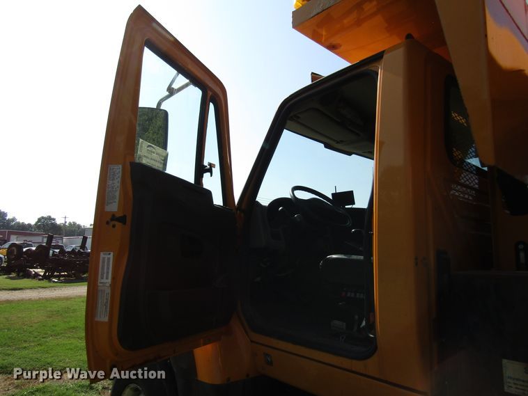 image for item DG8222 2008 International 7600 dump truck