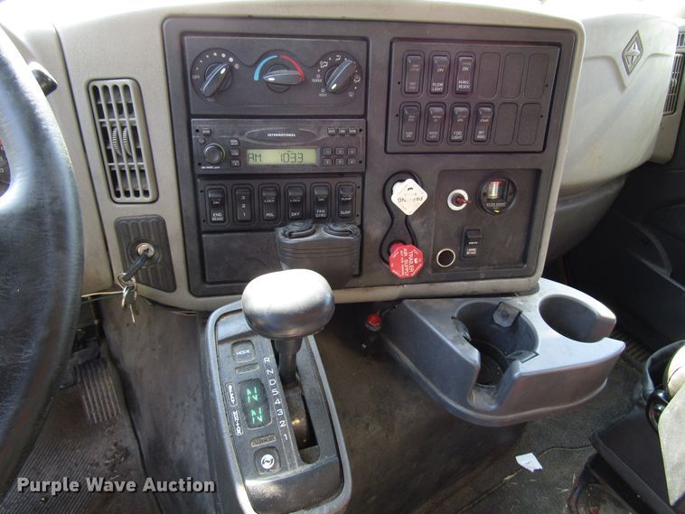 image for item DG8222 2008 International 7600 dump truck