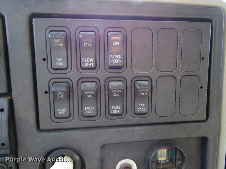 image for item DG8222 2008 International 7600 dump truck