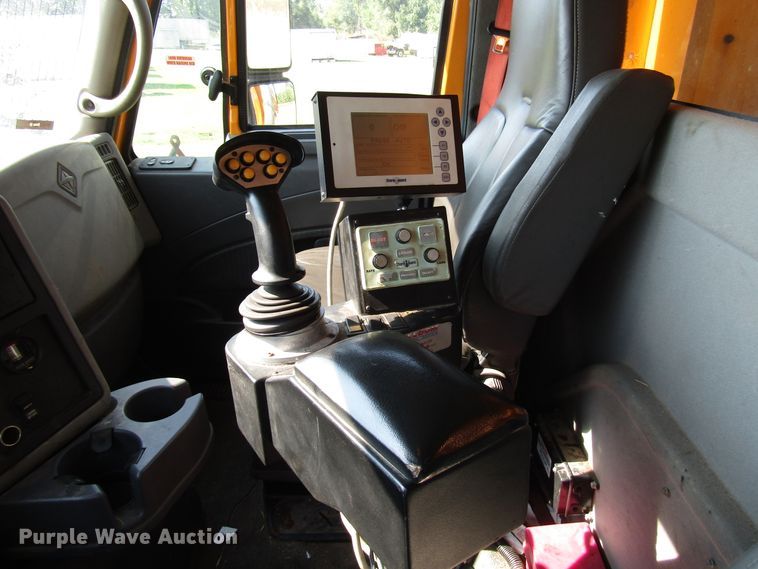 image for item DG8222 2008 International 7600 dump truck