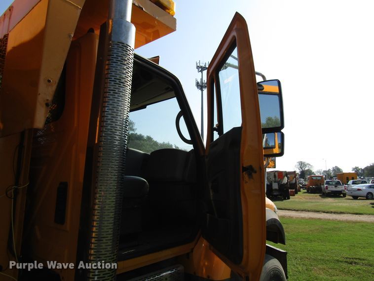 image for item DG8222 2008 International 7600 dump truck