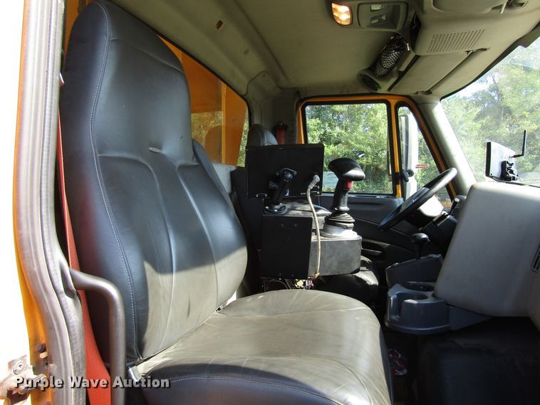 image for item DG8222 2008 International 7600 dump truck