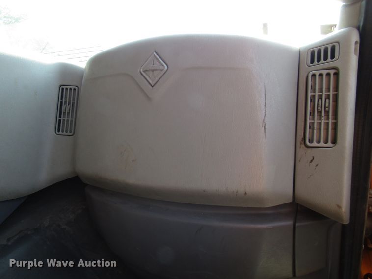 image for item DG8222 2008 International 7600 dump truck