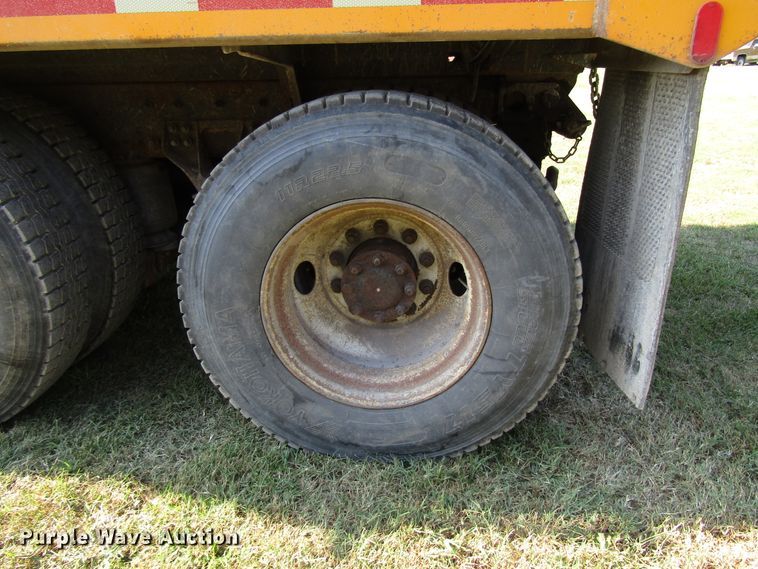 image for item DG8222 2008 International 7600 dump truck