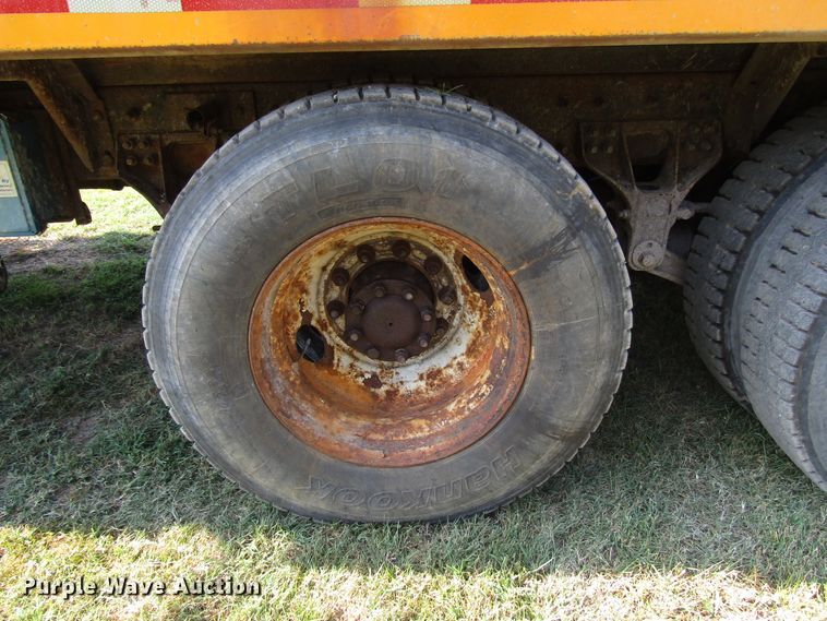 image for item DG8222 2008 International 7600 dump truck