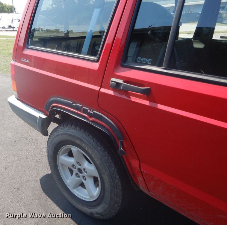 image for item DH2088 1999 Jeep Cherokee SUV