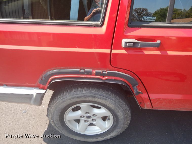 image for item DH2088 1999 Jeep Cherokee SUV