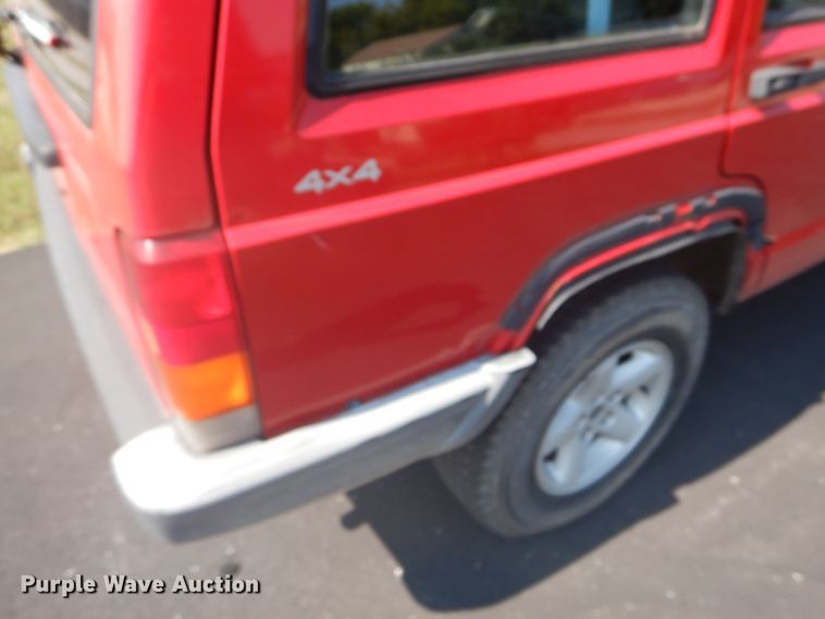 image for item DH2088 1999 Jeep Cherokee SUV