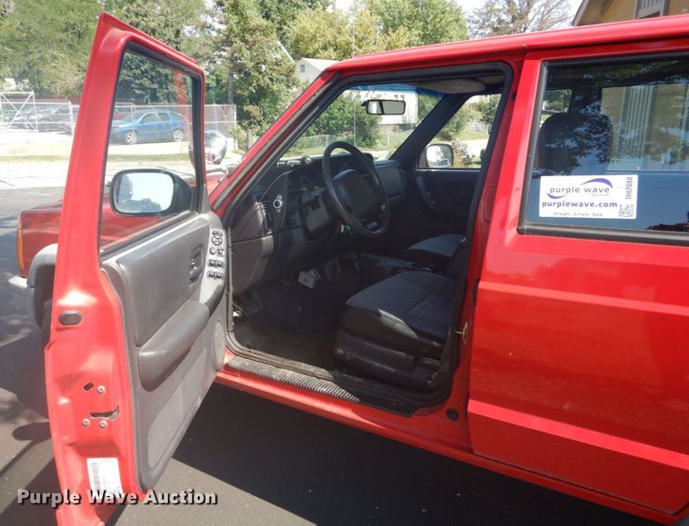 image for item DH2088 1999 Jeep Cherokee SUV