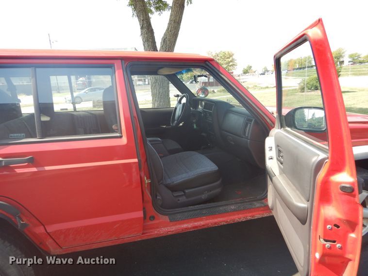 image for item DH2088 1999 Jeep Cherokee SUV