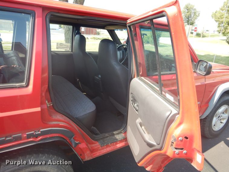 image for item DH2088 1999 Jeep Cherokee SUV