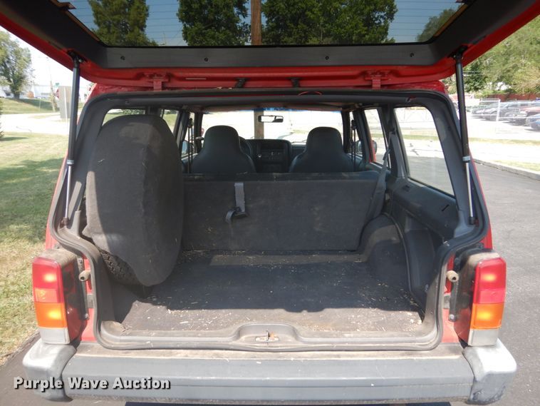 image for item DH2088 1999 Jeep Cherokee SUV