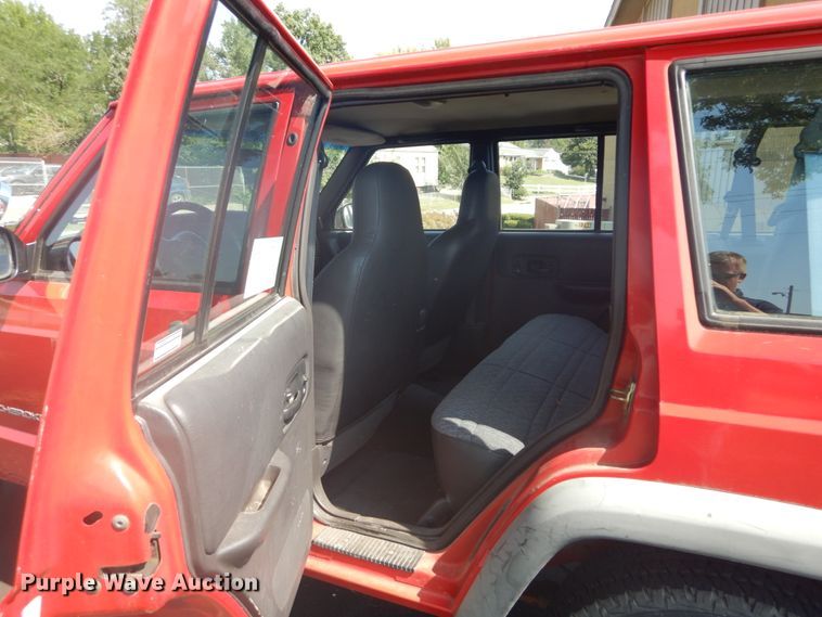 image for item DH2088 1999 Jeep Cherokee SUV