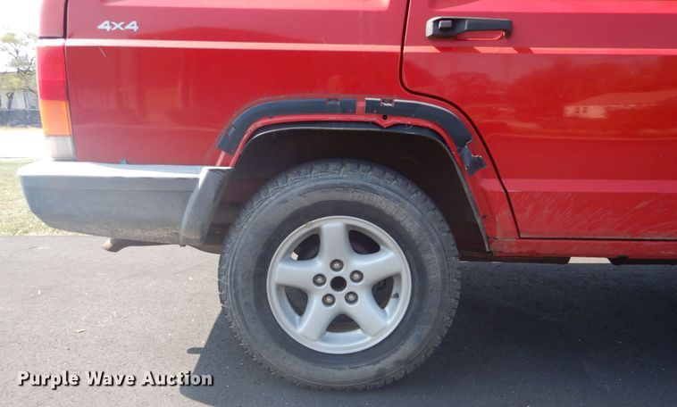 image for item DH2088 1999 Jeep Cherokee SUV