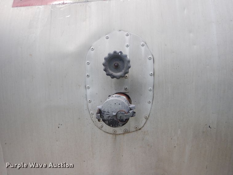 image for item DH3578 1988 Fruehauf TEH-F2-7000 tank trailer