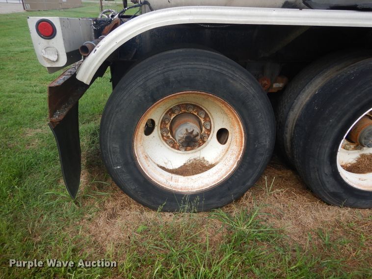 image for item DH3578 1988 Fruehauf TEH-F2-7000 tank trailer